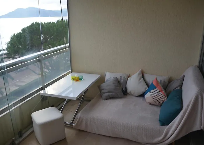 - Front De カンヌ