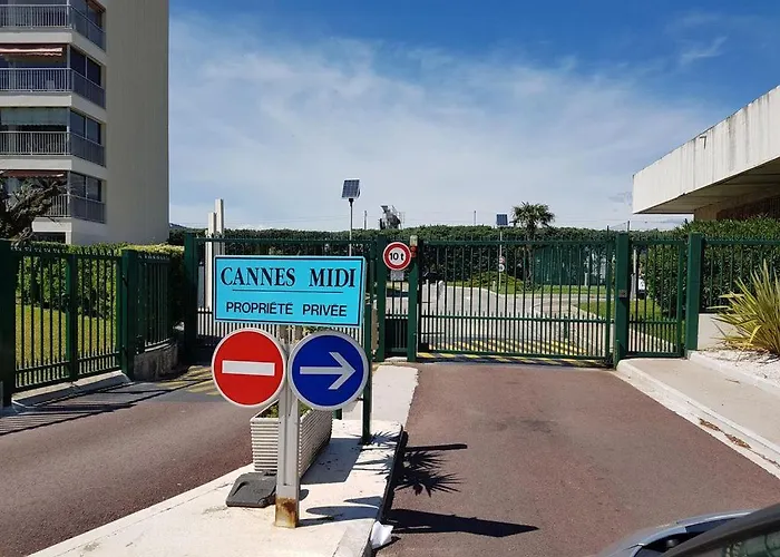 - Front De Cannes
